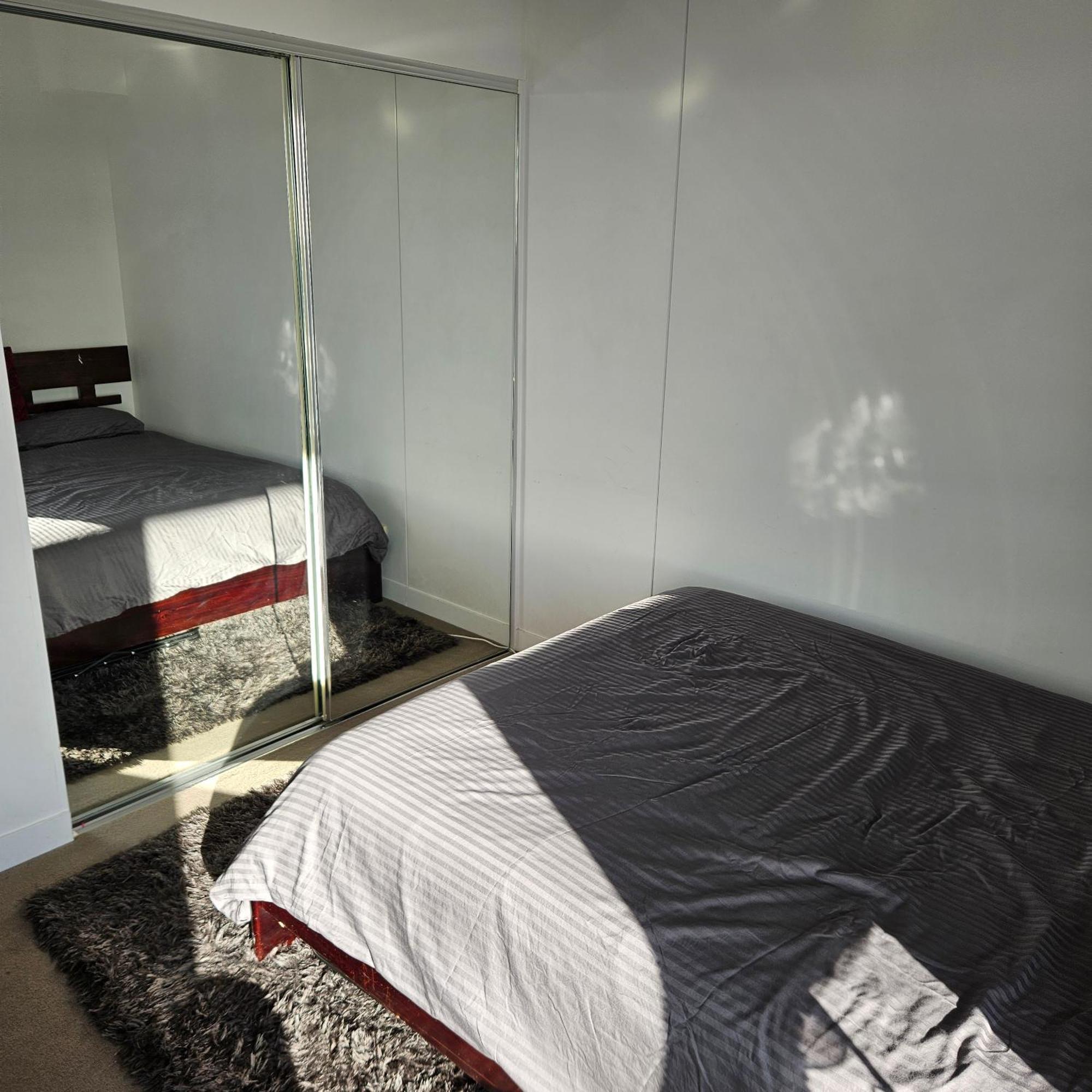 Private Bedroom & Bathroom In Shared Inner Brisbane Apartment Exterior foto