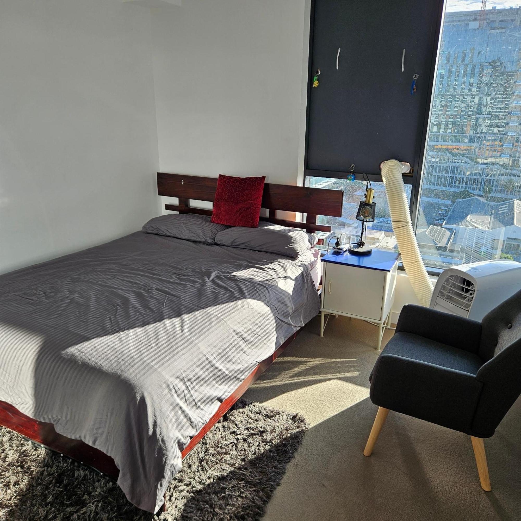 Private Bedroom & Bathroom In Shared Inner Brisbane Apartment Exterior foto
